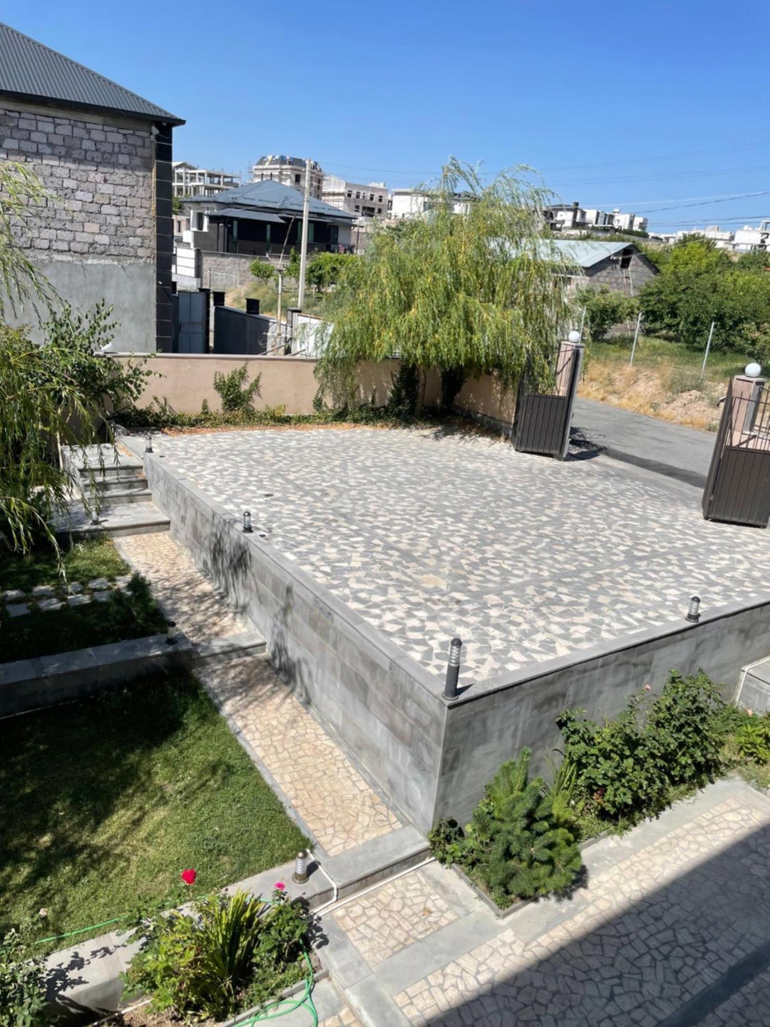 Decca Hotel Erivan Dış mekan fotoğraf