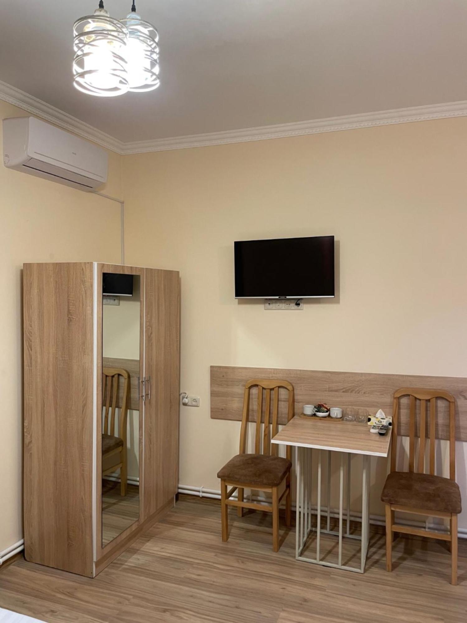 Decca Hotel Erivan Dış mekan fotoğraf