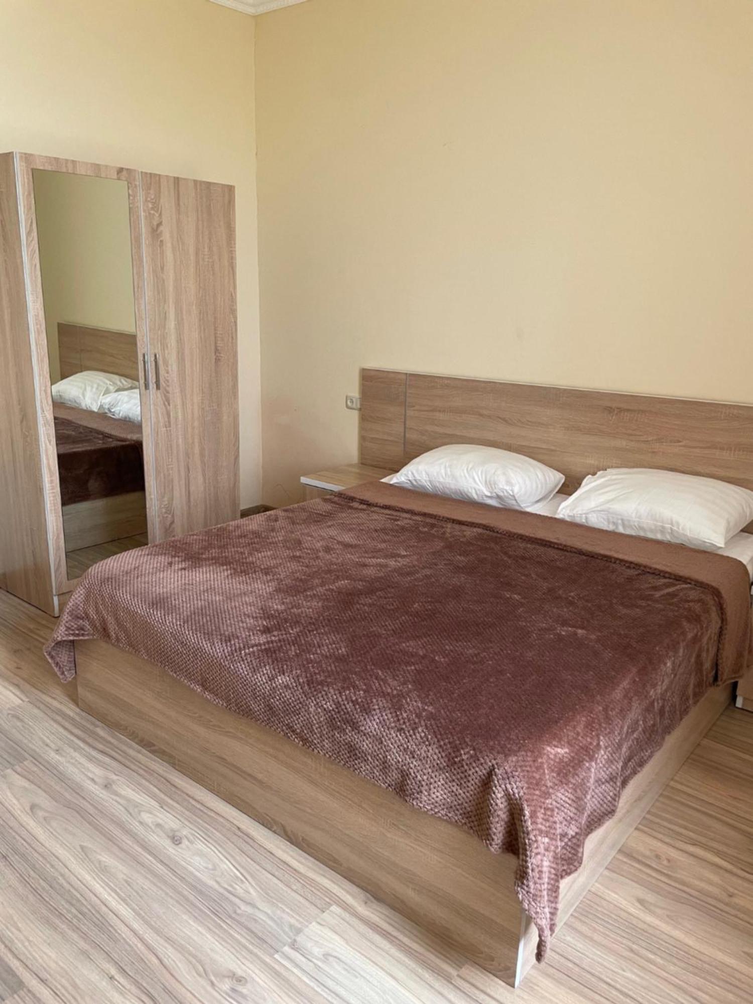 Decca Hotel Erivan Dış mekan fotoğraf