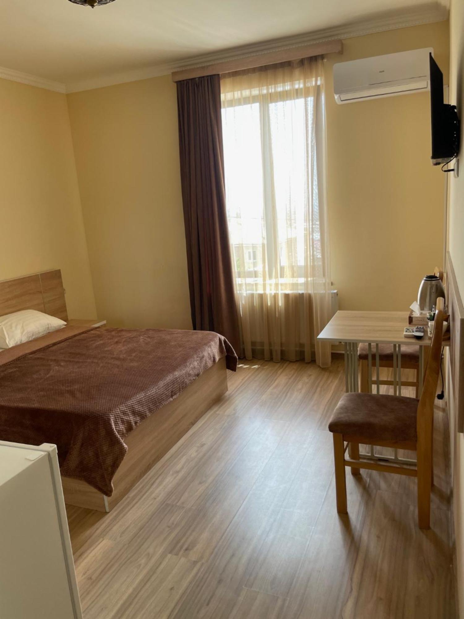 Decca Hotel Erivan Dış mekan fotoğraf