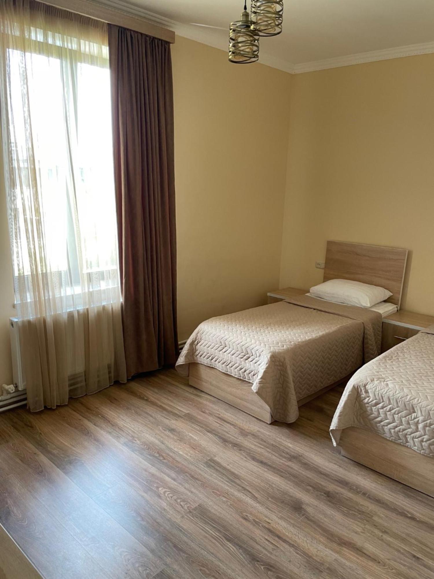 Decca Hotel Erivan Dış mekan fotoğraf