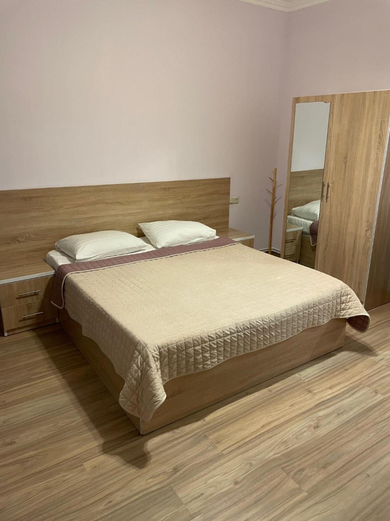 Decca Hotel Erivan Dış mekan fotoğraf