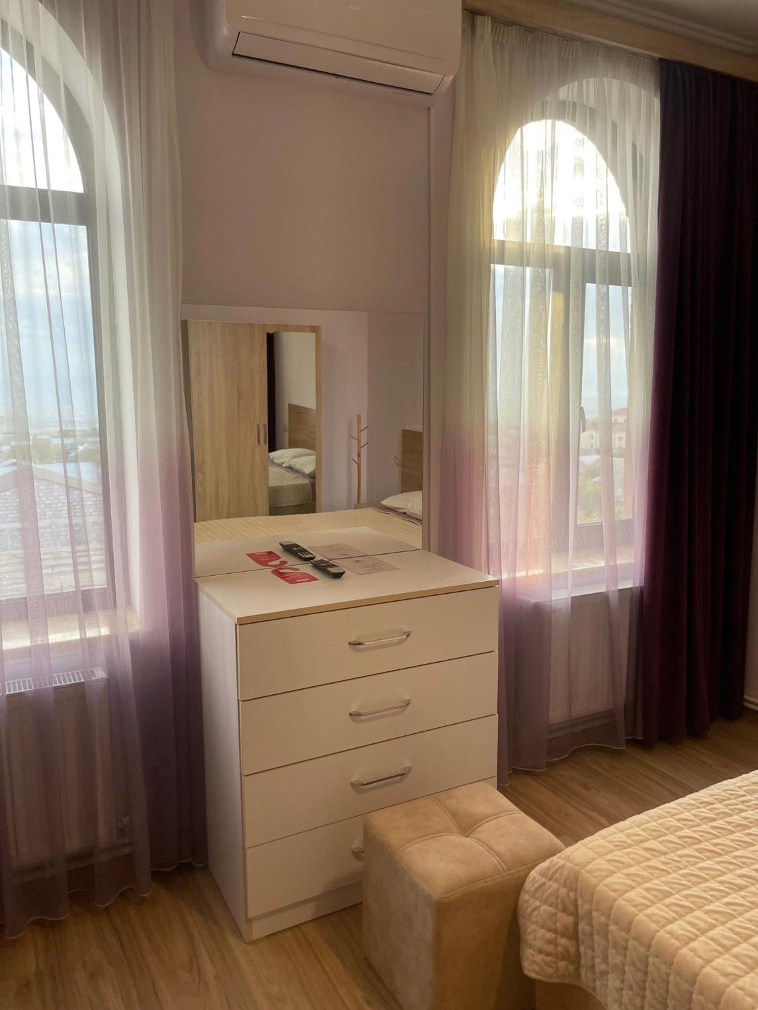 Decca Hotel Erivan Dış mekan fotoğraf