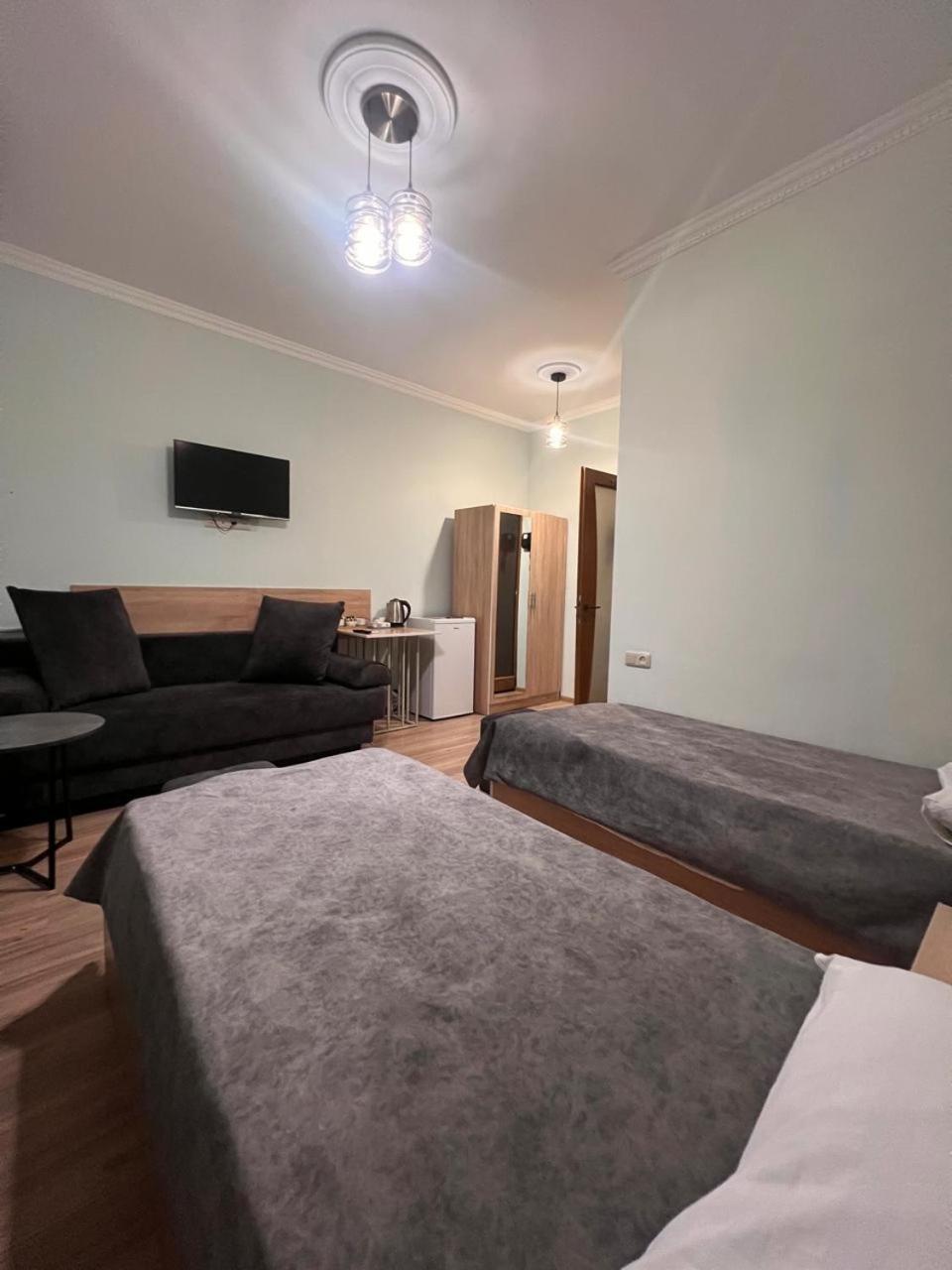 Decca Hotel Erivan Dış mekan fotoğraf