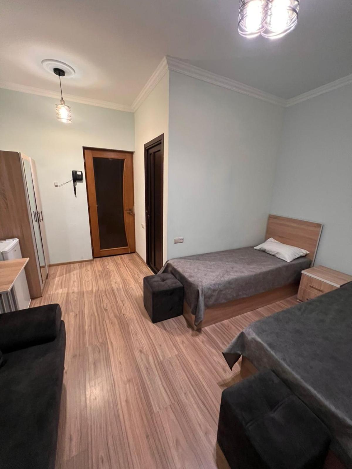 Decca Hotel Erivan Dış mekan fotoğraf