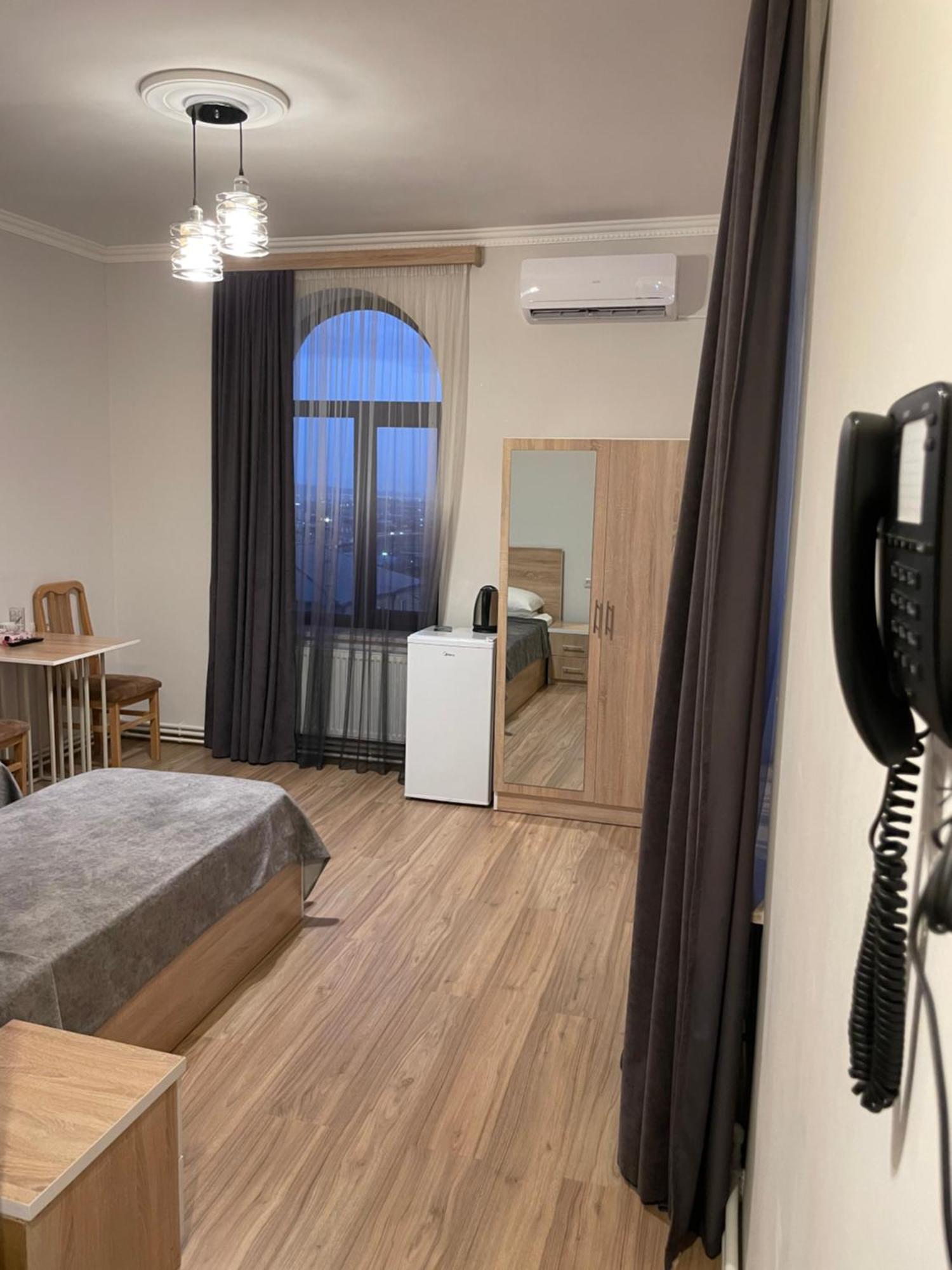 Decca Hotel Erivan Dış mekan fotoğraf