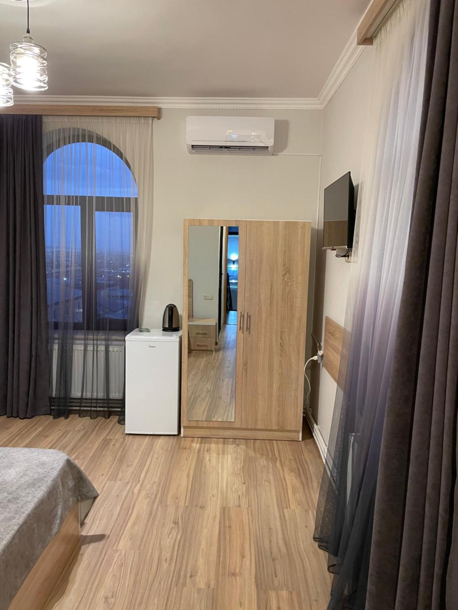 Decca Hotel Erivan Dış mekan fotoğraf